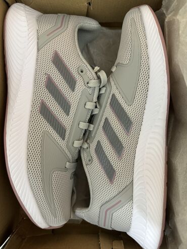 женские беговые кроссовки adidas: Adidas, Размер: 37.5, цвет - Серый, Новый