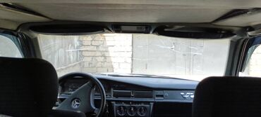 mersedes b 170: Mercedes-Benz 190 (W201): 2 l | 1990 il Sedan