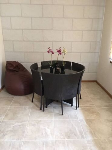 Uzunmüddətli kirayə mənzillər: Sahil metrosunun yaxınlığında 5 mertebeli binanın 4-cü mərtəbəsində — 9