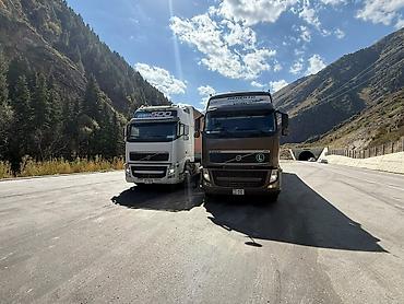 Тягач, Volvo, 2012 г., Тентованный