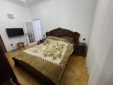 tumbuçka: Klassik üslubda tam yataq dəsti Tərkibi: - 2 nəfərlik taxta çarpayı – — 4
