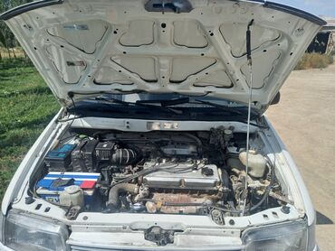 Другие автомобили: Просторный минивэн белого цвета с рейлингами на крыше — 7