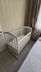 кровать раздвижной: Срочно продаем детскую кровать, 2 коляски, один из которых Chico