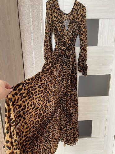 toxunma yun donlar: Gündəlik don, Maksi, Dolce & Gabbana, M (EU 38), L (EU 40)