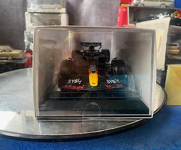 Коллекционная модель Red Bull RB18 Oracle team F1 Champion 2022 Max — 10