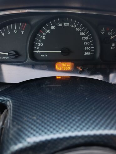 Opel: Opel Vectra B sedan/hatchback (yaşıl rəng) Xüsusiyyətlər: - Kuzov: 5 — 5