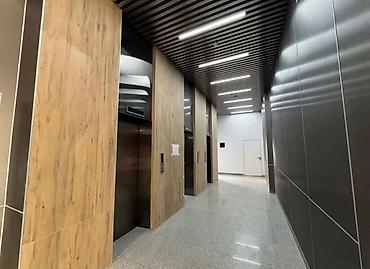 1 ком кв токмок: Аренда офисов, 44 м², В бизнес центре, 1 линия, С отдельным входом, С отдельным сан узлом — 3