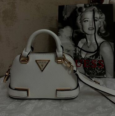 miu miu eynek: Guess Çanta
Resmi magazadan 200 azn'e alinib.
Qusursuzdur