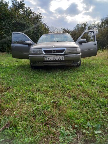 divan satilir tecili: Opel Vectra: 1.5 l | 1996 il | 25000 km Sedan