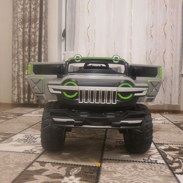Uşaq üçün elektrik maşınları: Uşaq üçün elektrikli off-road maşın - Korpus rəngi: boz/yaşıl