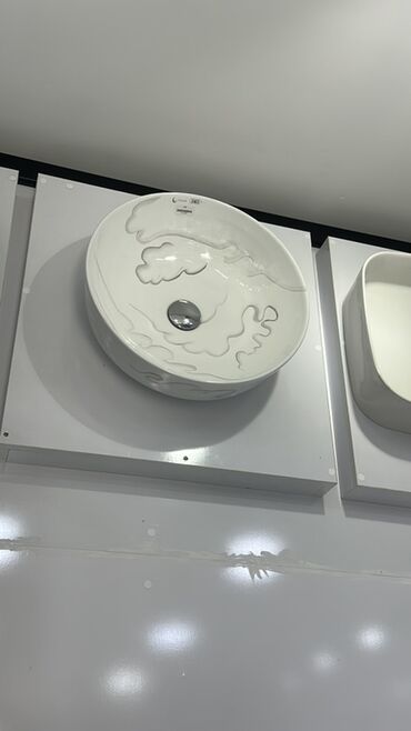 Unitazlar: Divara quraşdırılan, ağ rəngli bu tualet müasir vanna otağı dizaynları — 14