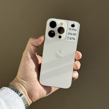 Apple iPhone: IPhone 15 Pro, Б/у, 256 ГБ, Белый, Защитное стекло, Чехол, 87 %