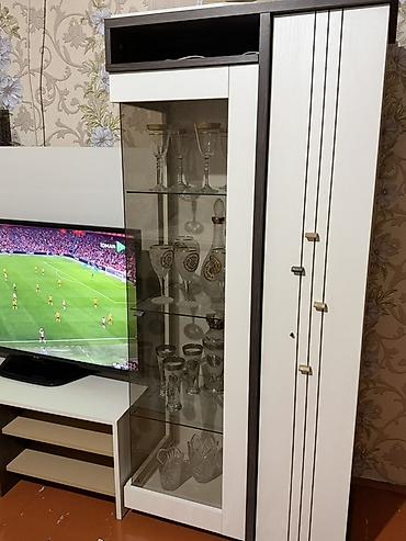 Qonaq otağı üçün modullu divar mebeli (TV stendi ilə vitrinlər dest