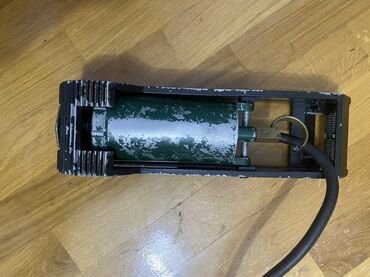 Avtomobil kompressorları və nasosları: Bu SSSR den qalma ayaq nasosudir. cox yaxwi veziyetdedi. təkərləri — 5