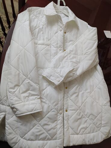 Демисезонные куртки: Продаю шикарную белоснежную курточку, производство Италия,размер — 5
