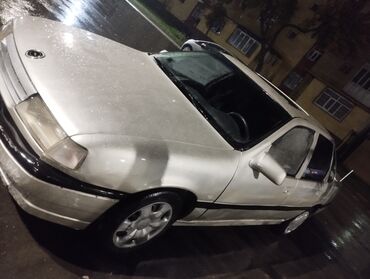 Транспорт: Opel Vectra: 1991 г., 1.8 л, Механика, Бензин, Седан