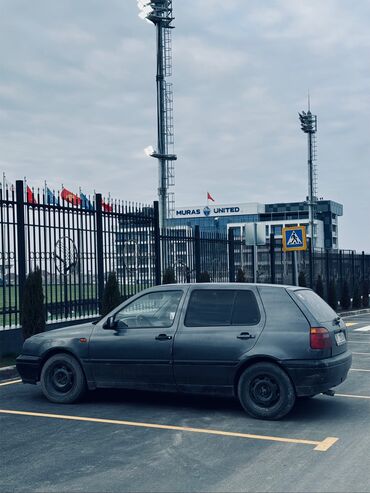 купить грузовой бус в литве: Volkswagen Golf: 1992 г., 1.8 л, Механика, Бензин, Хэтчбэк
