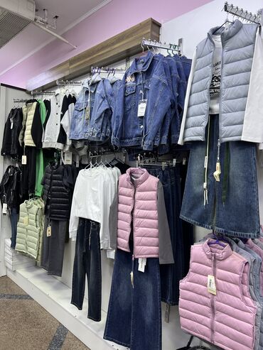 мебель для магазина одежды: В магазин детской одежды, требуется продавец-консультант Возраст без