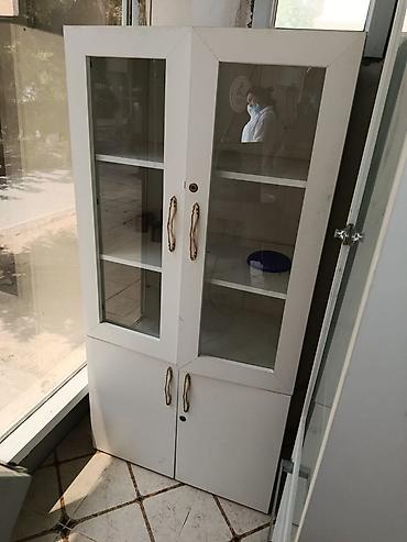 ucuz vitrin: Ağ rəngli vitrin tipli şkaf - Üst hissə: şüşə qapılı iki bölmə — 1
