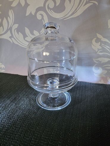 Ostalo posuđe: Bombonijera vitaz kristalno staklo. Bombonijera je bez ostecenja,sve na lalafo.rs — 4 Ostalo posuđe: Bombonijera vitaz kristalno staklo. Bombonijera je bez ostecenja,sve — 4