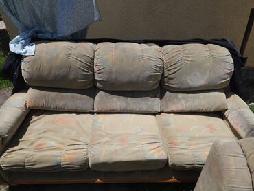 продам мебель бу в бишкеке: Прямой диван, цвет - Бежевый, Б/у