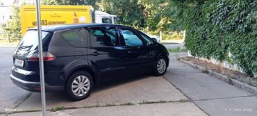 Ford: Crni Ford S-Max, prostran automobil dizajniran za porodične potrebe — 4