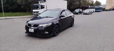 заводские тонированные стекла: Kia Cerato sedan – qara rəng, şəhər üslubunda sport paketli görünüş