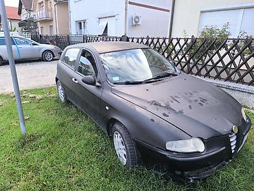 multimedia za audi a3: Alfa Romeo 147 – hečbek, 5 vrata, crna boja. Karoserija kompaktnog — 2