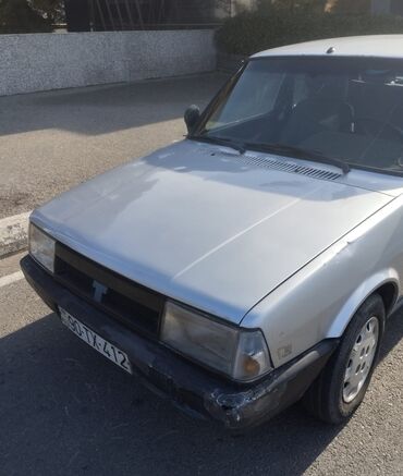 Tofas: Tofaş Şahin/Doğan (sedan) – gümüşü rəng Xüsusiyyətlər: - Kuzov: 4 — 3