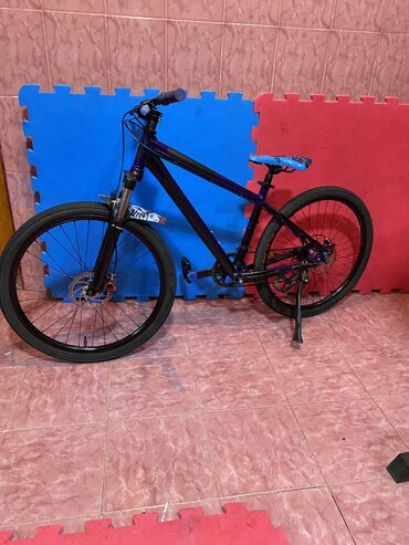 BMX velosipedlər: Salam. Ram - alminumdur Tormuz- TANKE Hidrolik əyləclər. Yağ — 20