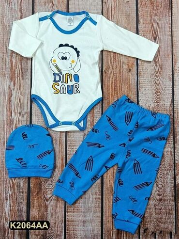 Kompleti: Veličina 62 68 74 Cena 950 din Tri kompleta cena 2000 din Slanje — 6