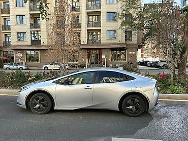автомаш: Toyota Prius: 2024 г., Лифтбек — 3