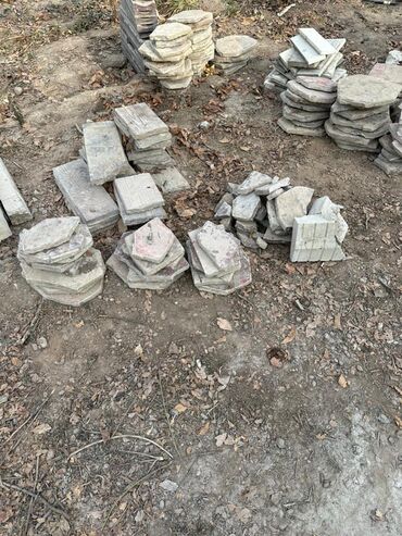 Отдам даром: Тротуарная плитка (разборка), разные формы и размеры. Описание: - — 2