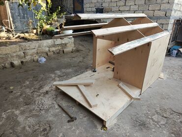 Yuvalar: Taxta it evi (yığılma mərhələsində) - Material: qalın kontrplak və — 4