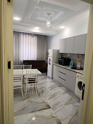 20 ci sahede evler: 3otaqlı mənzil – mətbəx-studiya və yataq otağı Xüsusiyyətlər: - Açıq — 1