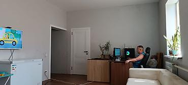 Продажа коттеджей и домов: Продаётся жилой дом с участком 4 соток. Находится в Ак Ордо 3, близко — 9