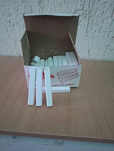 мелки и пастель: Продаю школьный мел, круглый 95 сом за 1 коробку, квадратный 75 сом за — 2