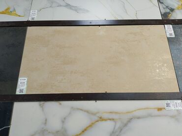 Elektrik malları: Bej rəngli, düzbucaqlı formalı bu keramik plitələr hər növ interyerə