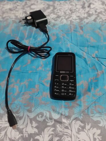 Ostali mobilni telefoni: Telefon Max Com ispravan telefon je na dve kartice i memorijska — 7