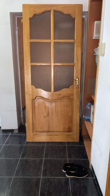 Otaq qapıları: Qonaq otağı üçün İşlənmiş Otaq qapısı 90x205 sm Üzlük ilə, Zəmanətsiz, Ödənişli çatdırılma