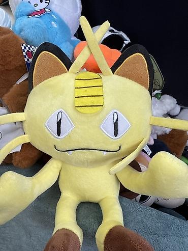 Игрушки: Мягкие игрушки — набор Описание: - Плюшевый котик-бродячка с багетом — 24