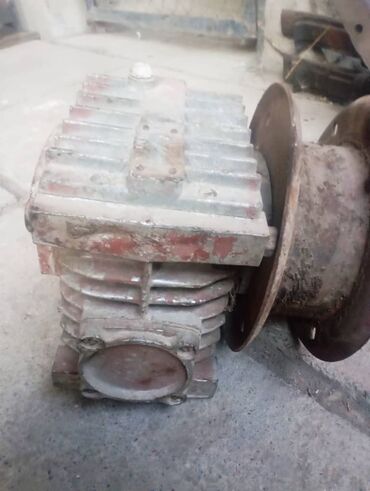 Лебедки: Продаю угловой редуктор или лебедка в хорошем состоянии. 1 на 40. Цена — 6