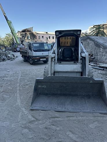 бобкат: Услуги мини-погрузчика (skid steer) с ковшом - Маневренный — 2