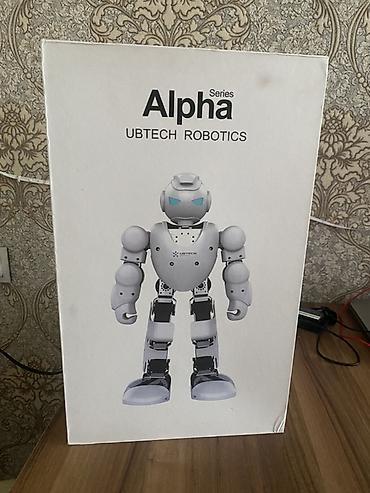 robot əlcək: UBTECH Robotics Alpha Series interaktiv robot - Marka/model: UBTECH — 1