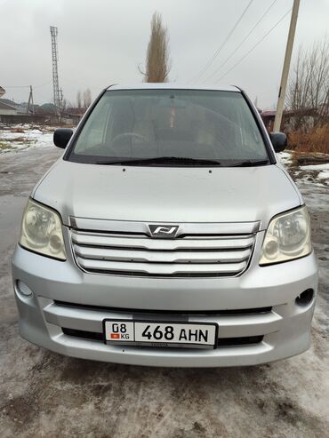 Toyota: Toyota Noah: 2004 г., 2 л, Автомат, Бензин, Вэн/Минивэн