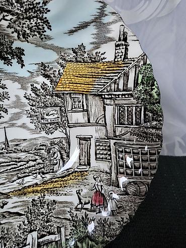 pehar za poklon: Engleska cinija The Hunter Moytt iz 1982 godine. Multicolor — 9