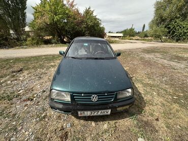 Volkswagen Vento: 1993 г., 2 л, Механика, Бензин, Седан