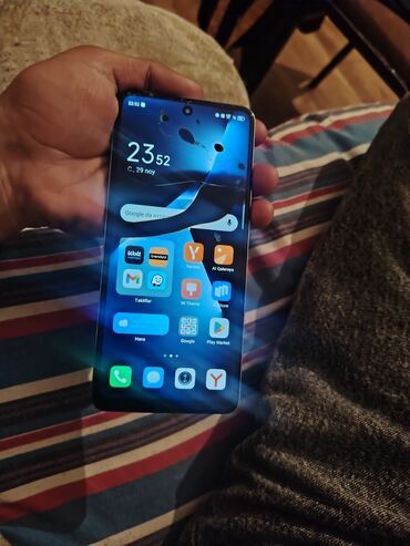 telefonlar 50 manata: Tecno Pova 5, 256 GB, rəng - Qızılı, Face ID, Barmaq izi