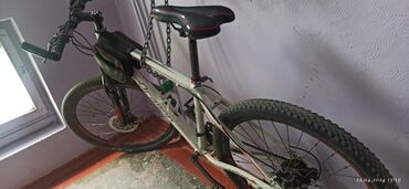 26 liq velosiped qiymeti: Срочно Продам велосипед 26 калеса крылья в комплекте по желанию есть