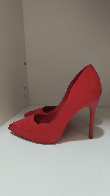 bot ayaqqabı: Qırmızı topuqdan hündür stiletto tufli - Model: Klassik “pump” kəsimi — 1